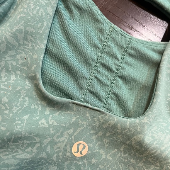 Lululemon Teal Bra Size 6 MINT - Picture 8 of 8